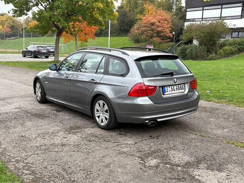 Gebraucht BMW 318 143 PS (105 kW) 2009 Grau Kombi