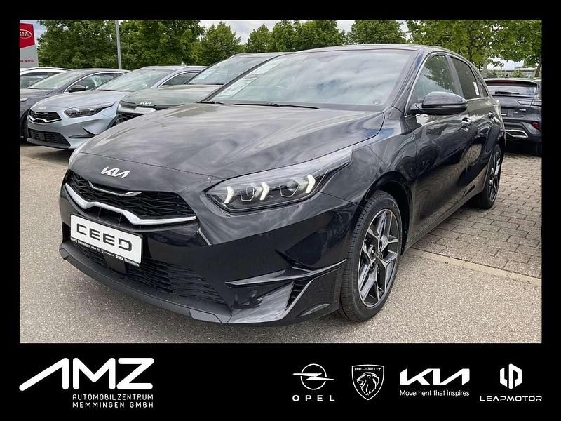 Neu Kia Ceed Platinum Edition 140 PS (102 kW) 2025 (1k) black pearl m Kleinwagen
