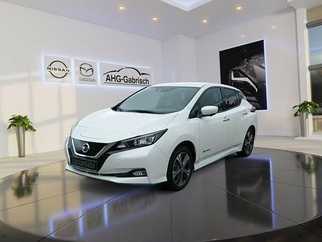 Brilliant white (m) Gebraucht 2020 Nissan Leaf Tekna Kleinwagen | 19.990 € (Etwas zu teuer) - Bild 1/2