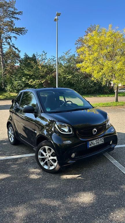 Schwarz Gebraucht 2018 Smart ForTwo Cabrio Passion Cabrio | 15.800 € (Fairer Preis) - Bild 1/4