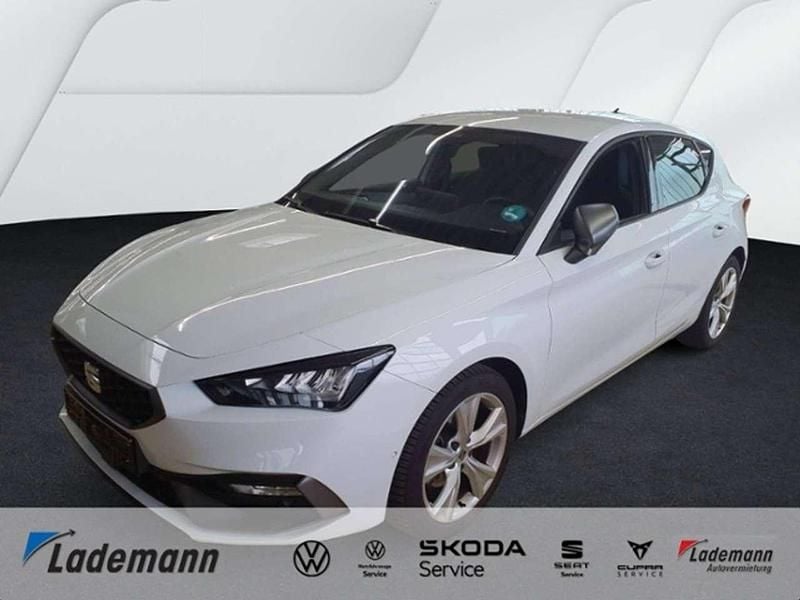 Nevada" weiss Gebraucht 2025 Seat Leon FR Limousine | 27.729 € (Guter Preis) - Bild 1/4
