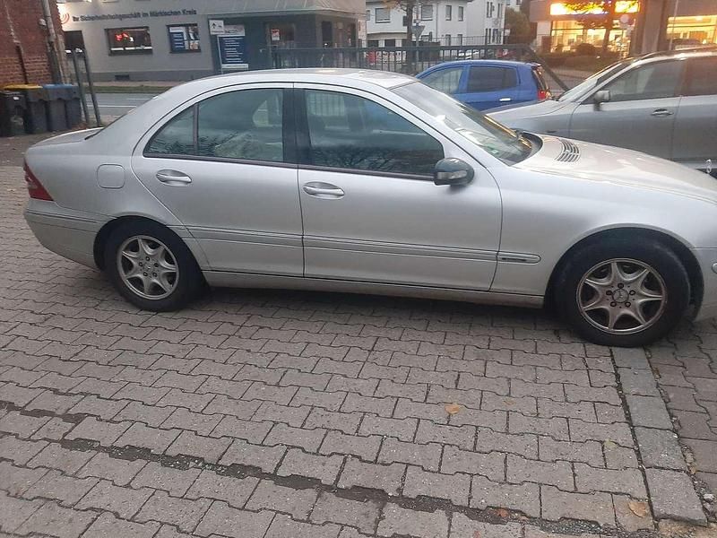 Gebraucht Mercedes C200 122 PS (89 kW) 2004 Grau Limousine