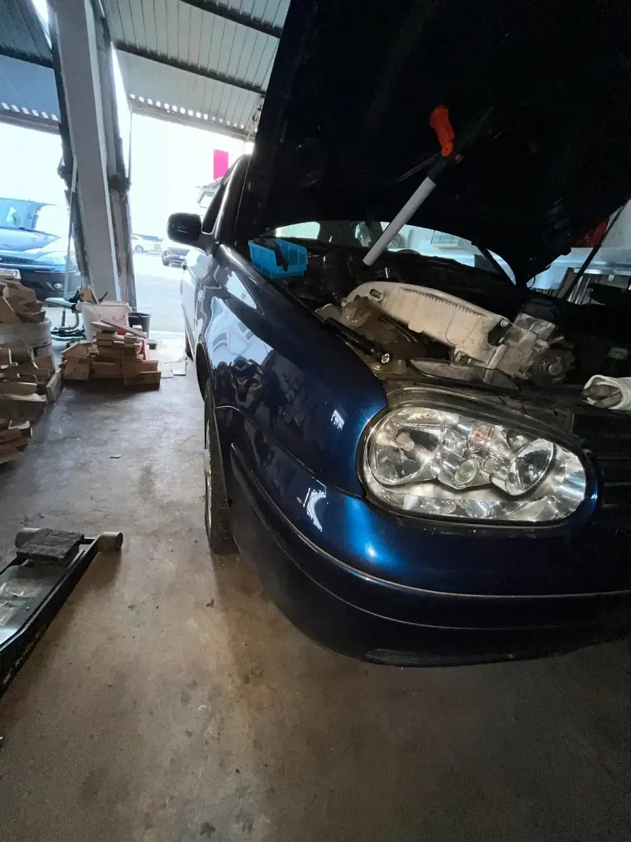Gebraucht VW Golf 115 PS (84 kW) 2004 Blau Cabrio