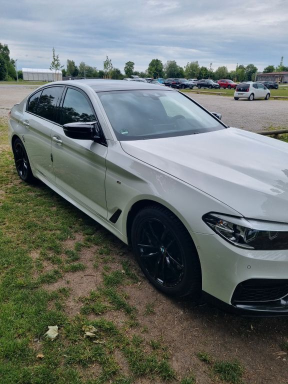 Weiß Gebraucht 2019 BMW 530 Performance Limousine | 34.500 € (Fairer Preis) - Bild 1/4