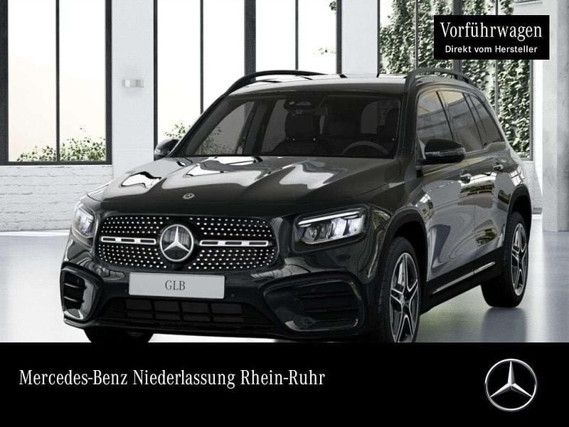 Nachtschwarz Gebraucht 2025 Mercedes GLB200 AMG SUV | 47.690 € (Teuer) - Bild 1/4