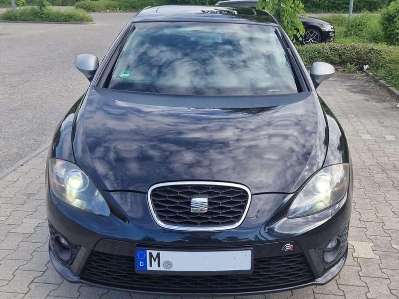 Schwarz Gebraucht 2009 Seat Leon FR Limousine | 6.000 € (Etwas zu teuer) - Bild 1/4