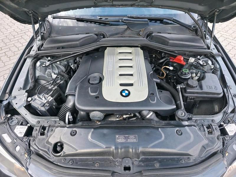 Gebraucht BMW 525 197 PS (144 kW) 2009 Grau Limousine