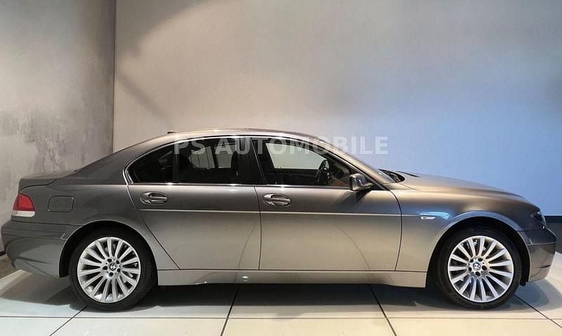 Grau Gebraucht 2003 BMW 745 Limousine | 14.999 € - Bild 1/4