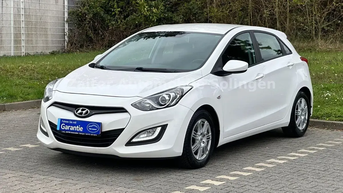 Gebraucht Hyundai i30 Edition 110 PS (80 kW) 2013 Weiß Limousine