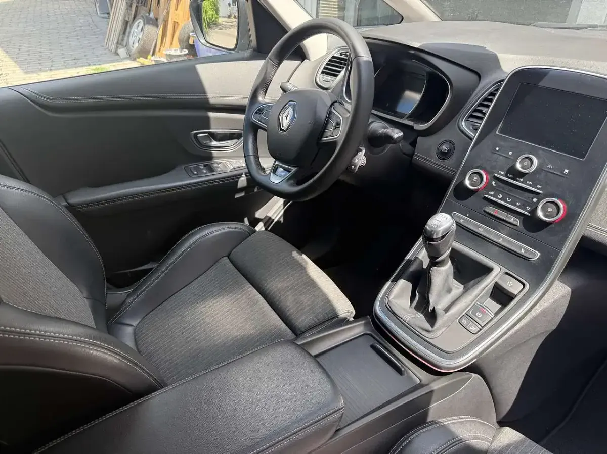 Gebraucht Renault Scénic Intens 140 PS (102 kW) 2021 Weiss 369 schwarz gne Van / Kleinbus