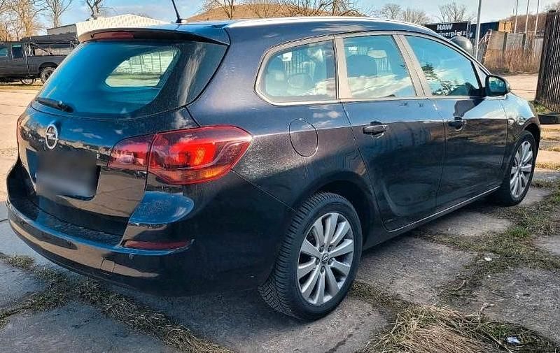 Gebraucht Opel Astra 125 PS (91 kW) 2011 Schwarz Kombi