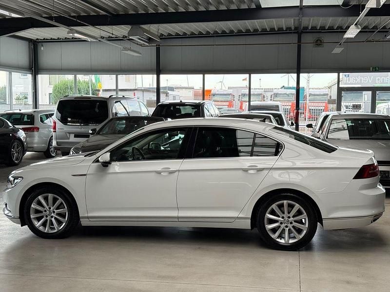 Gebraucht VW Passat Highline 239 PS (175 kW) 2015 Weiß Limousine