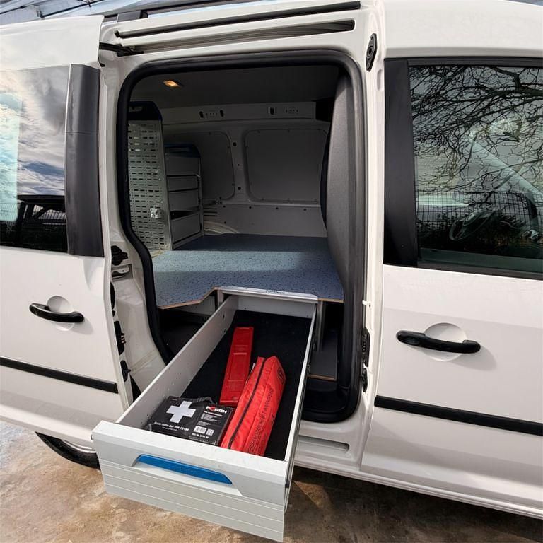 Second-hand VW Caddy 109 CP (80 kW) 2012 Alb Monovolum