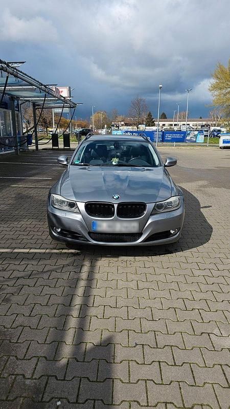 Gebraucht BMW 318 143 PS (105 kW) 2010 Silber Kombi