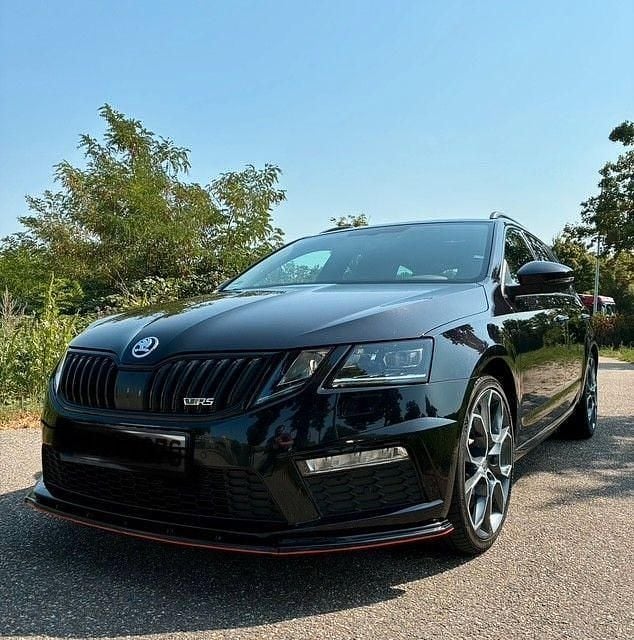 Schwarz Gebraucht 2020 Skoda Octavia RS Kombi | 22.999 € (Superpreis) - Bild 1/4