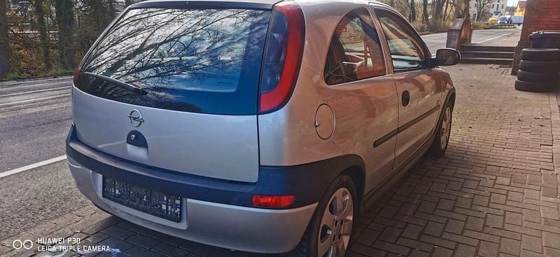 Gebraucht Opel Corsa 75 PS (55 kW) 2003 Silber Kleinwagen