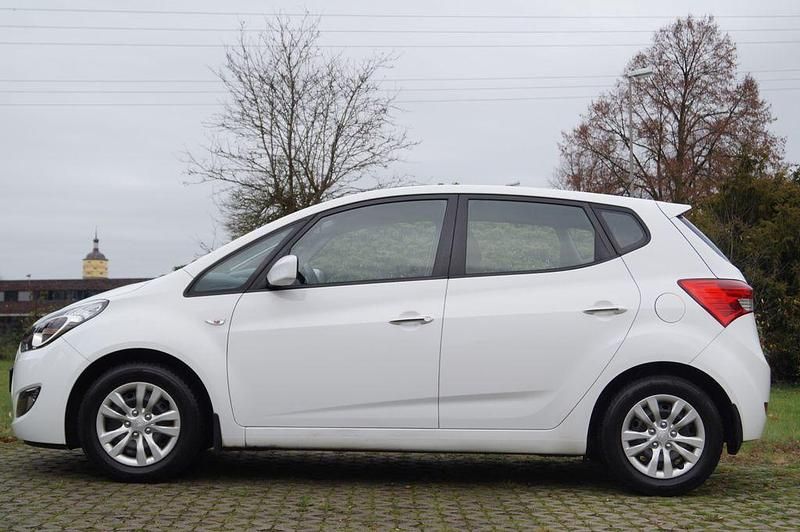 Gebraucht Hyundai ix20 90 PS (66 kW) 2017 Weiß Kleinwagen
