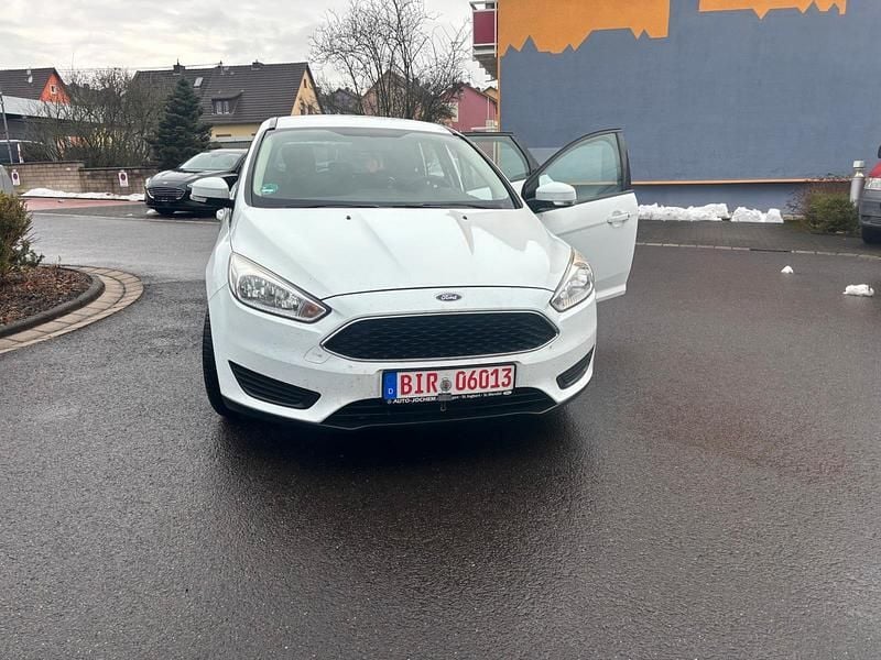 Gebraucht Ford Focus 95 PS (69 kW) 2014 Weiß Kombi