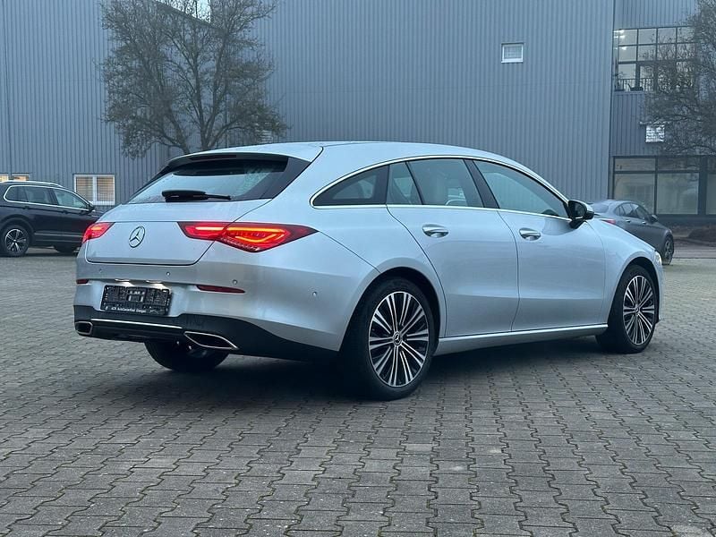 Gebraucht Mercedes CLA200 Shooting Brake 150 PS (110 kW) 2021 Silber Kombi