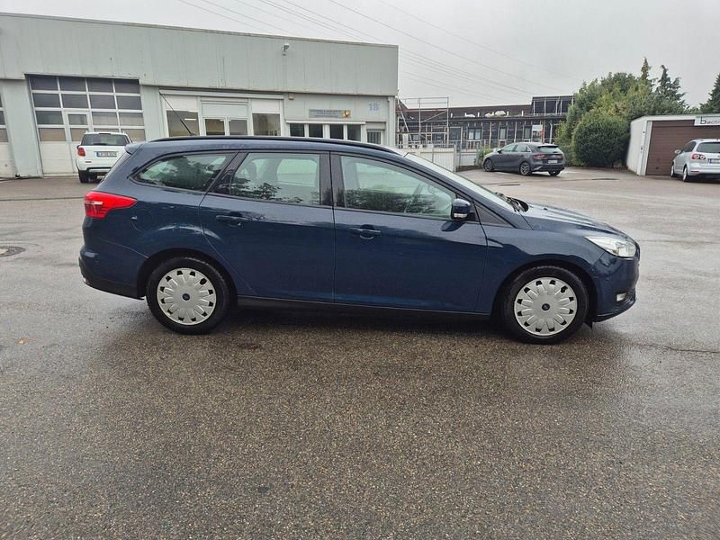Gebraucht Ford Focus Trend 105 PS (77 kW) 2016 Blau Kombi