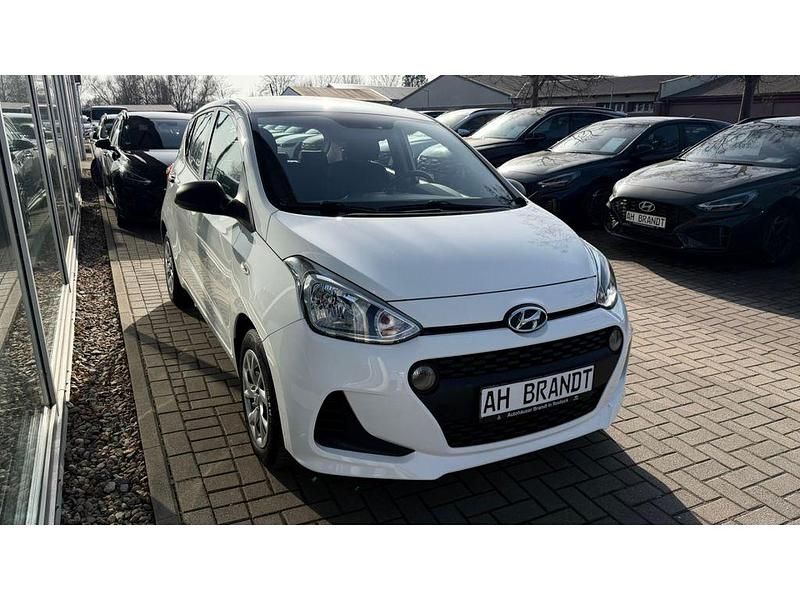 Gebraucht Hyundai i10 Select 67 PS (49 kW) 2017 Weiss Kleinwagen