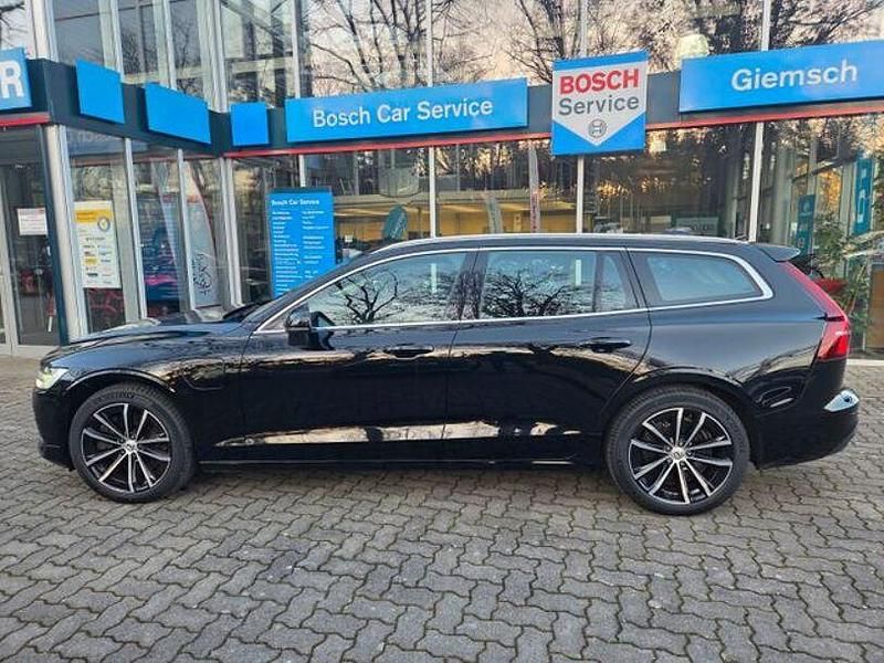 Gebraucht Volvo V60 Core 253 PS (186 kW) 2022 Schwarz Kombi