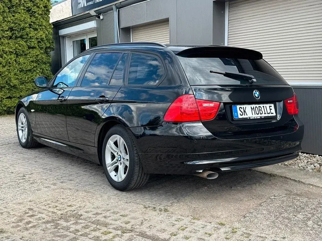 Gebraucht BMW 318 Comfort Edition 143 PS (105 kW) 2011 Schwarz Kombi