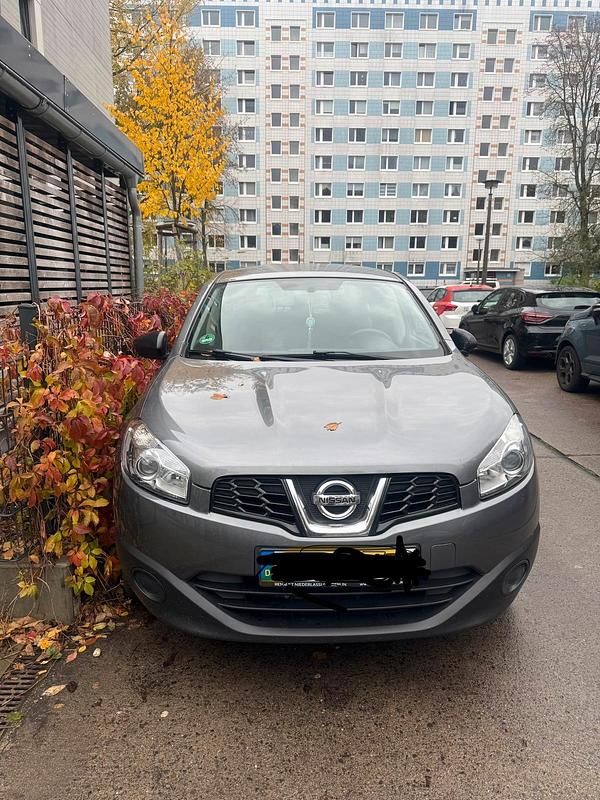 Silber Gebraucht 2012 Nissan Qashqai SUV | 9.900 € - Bild 1/4