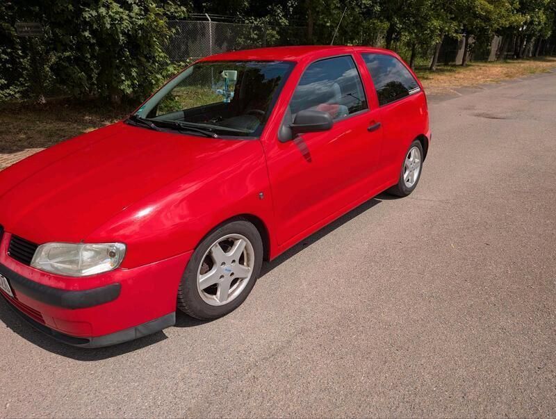 Rot Gebraucht 2002 Seat Ibiza Kleinwagen | 450 € (Guter Preis) - Bild 1/4