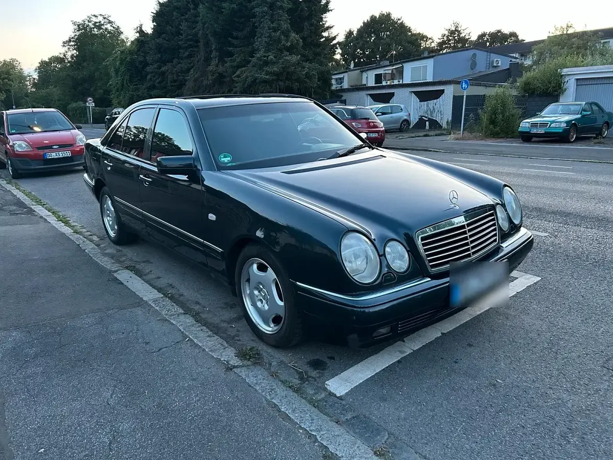 Gebraucht Mercedes E280 193 PS (141 kW) 1996 Grün Limousine