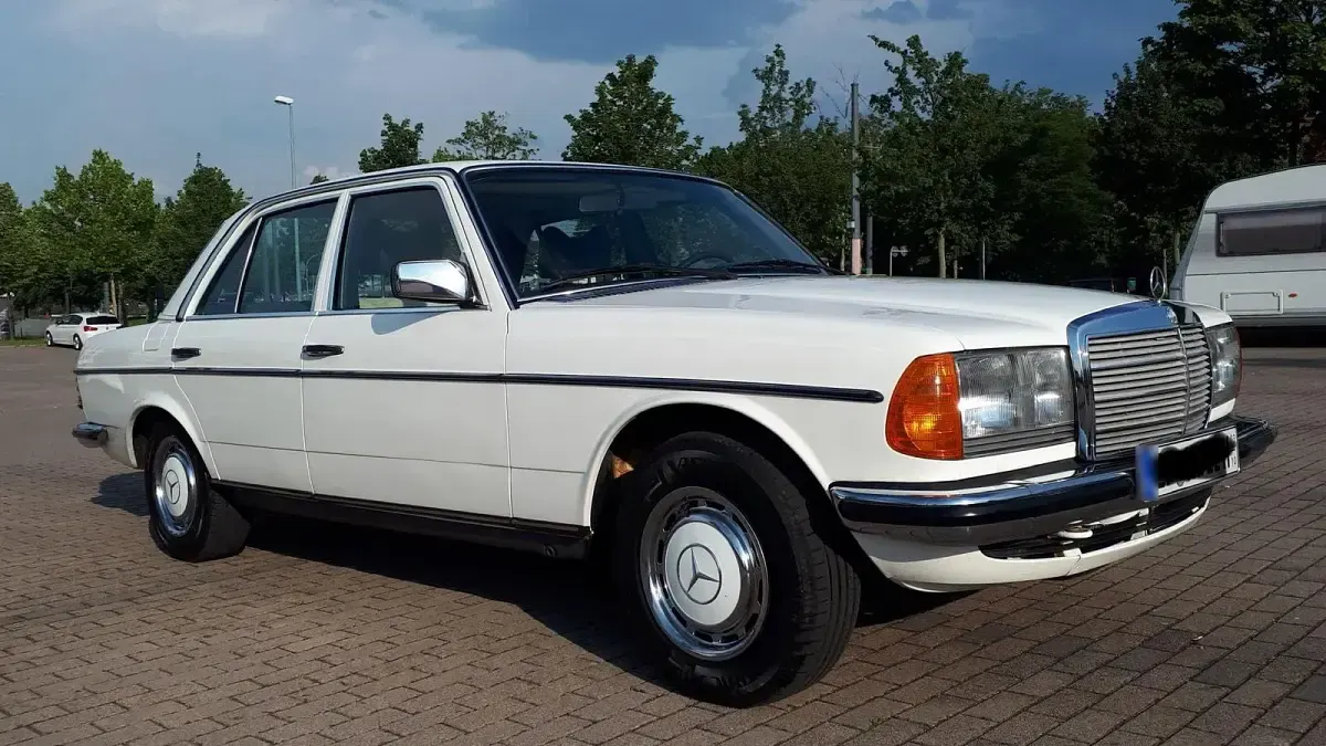 Gebraucht Mercedes E280 177 PS (130 kW) 1976 Weiß Limousine