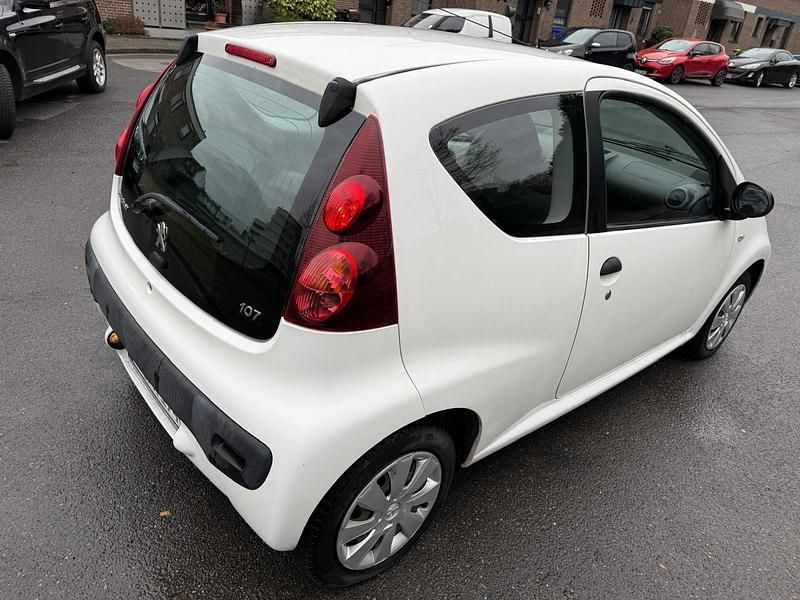 Gebraucht Peugeot 107 68 PS (50 kW) 2013 Weiß Kleinwagen