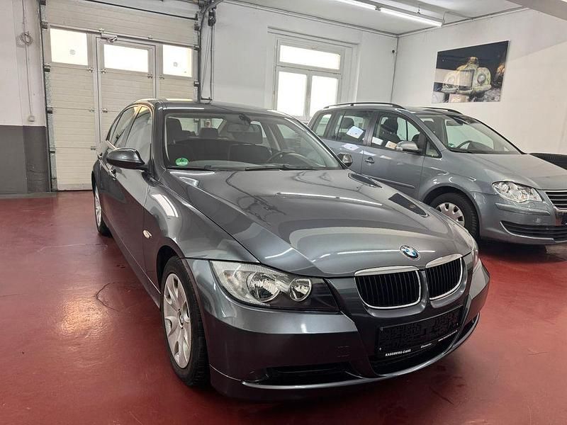 Grau Gebraucht 2007 BMW 318 Limousine | 4.900 € (Fairer Preis) - Bild 1/4