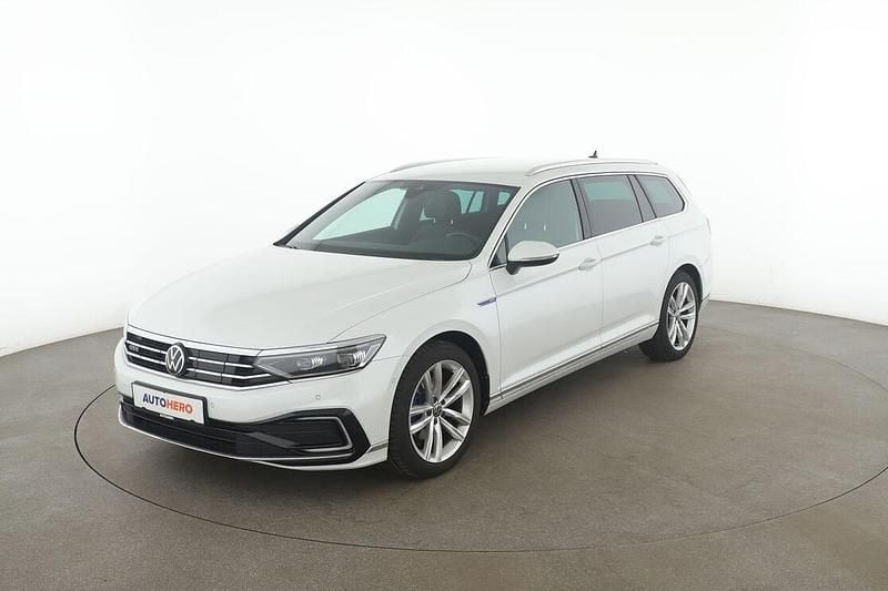 Weiß Gebraucht 2020 VW Passat GTE Kombi | 23.620 € (Fairer Preis) - Bild 1/3
