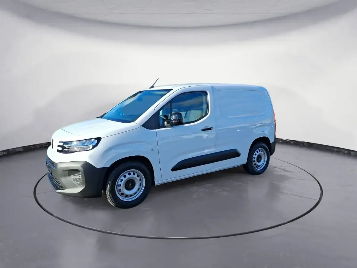 Neu Peugeot E-Partner 100 kW (136 PS) 2025 Kaolinweiß Van / Kleinbus