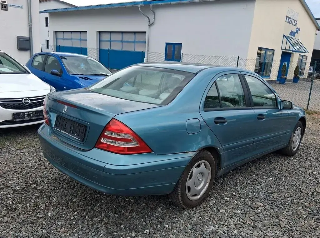 Gebraucht Mercedes C180 129 PS (94 kW) 2001 Blau Limousine