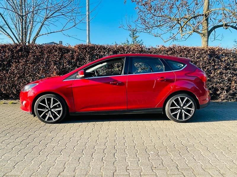 Second-hand Ford Focus 150 CP (110 kW) 2012 Roșu Berlinǎ