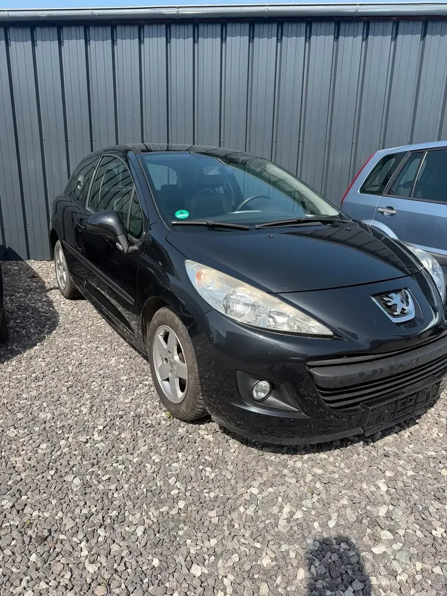 Gebraucht Peugeot 207 73 PS (53 kW) 2010 Schwarz Limousine