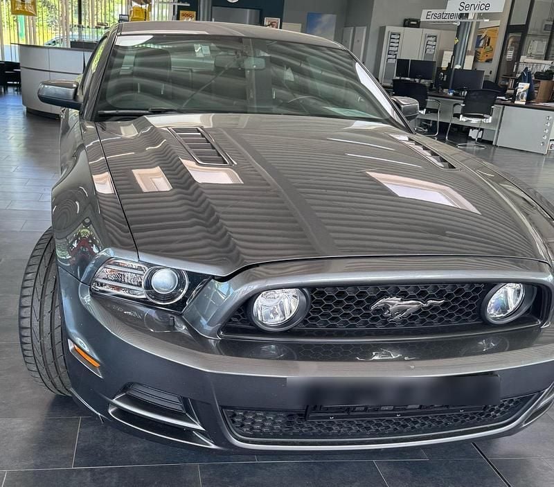 Grau Gebraucht 2012 Ford Mustang GT Coupé | 20.500 € (Guter Preis) - Bild 1/4