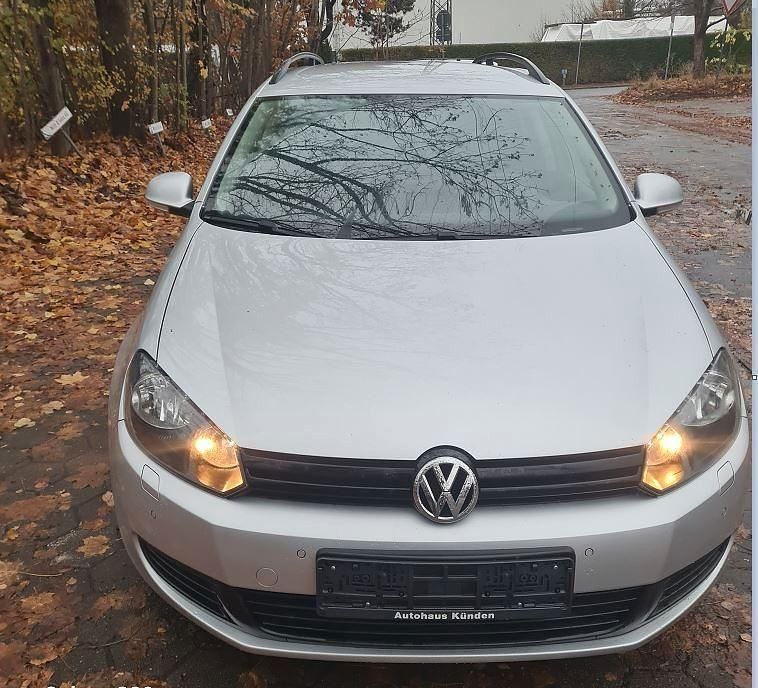 Silber Gebraucht 2013 VW Golf VII Comfortline Kombi | 3.790 € (Superpreis) - Bild 1/4