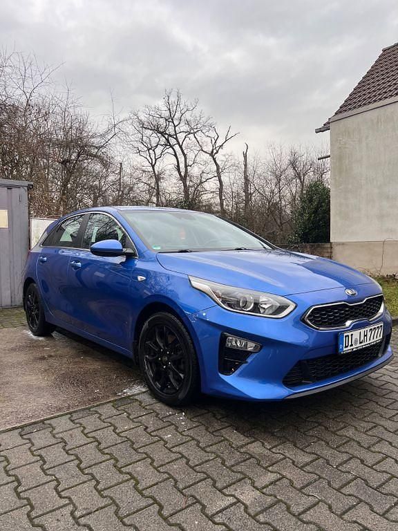 Gebraucht Kia Ceed 140 PS (102 kW) 2019 Blau Kleinwagen