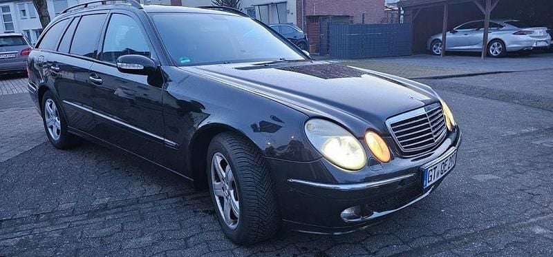 Schwarz Gebraucht 2005 Mercedes E320 Avantgarde Limousine | 3.680 € (Superpreis) - Bild 1/4