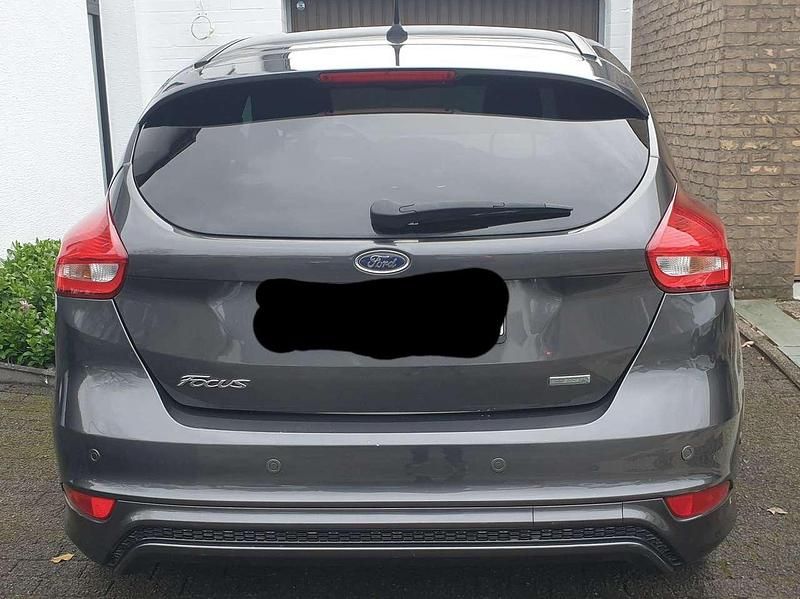 Gebraucht Ford Focus ST-Line 140 PS (102 kW) 2018 Grau Limousine