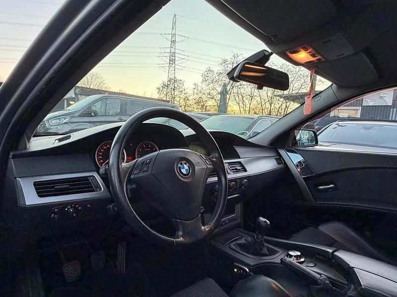 Gebraucht BMW 520 Sport Line 170 PS (125 kW) 2004 Silber Limousine