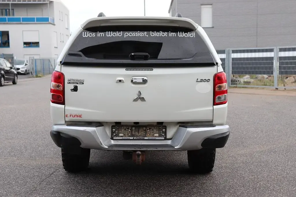 Gebraucht Mitsubishi L200 Plus 181 PS (133 kW) 2015 Weiß Pickup