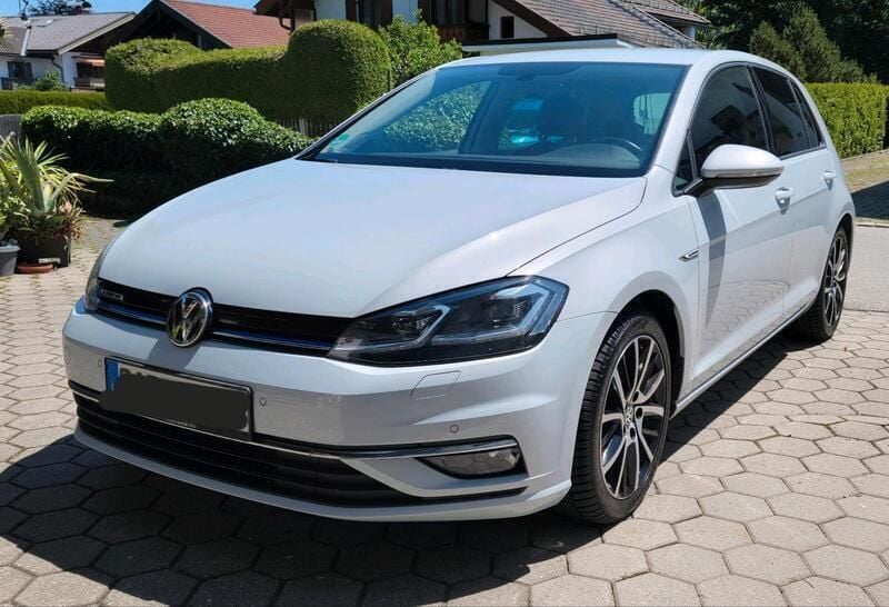 Weiß Gebraucht 2017 VW Golf VII Highline Kleinwagen | 12.900 € (Guter Preis) - Bild 1/4