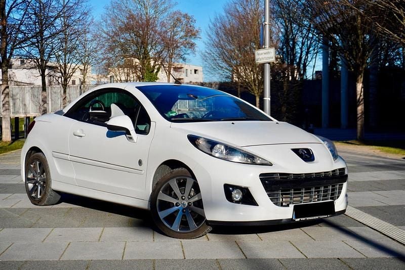 Weiß Gebraucht 2013 Peugeot 207 CC Roland Garros Cabrio | 6.450 € (Fairer Preis) - Bild 1/4
