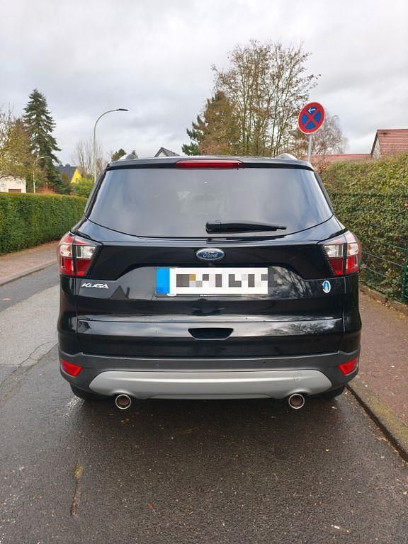 Gebraucht Ford Kuga 150 PS (110 kW) 2018 Schwarz SUV