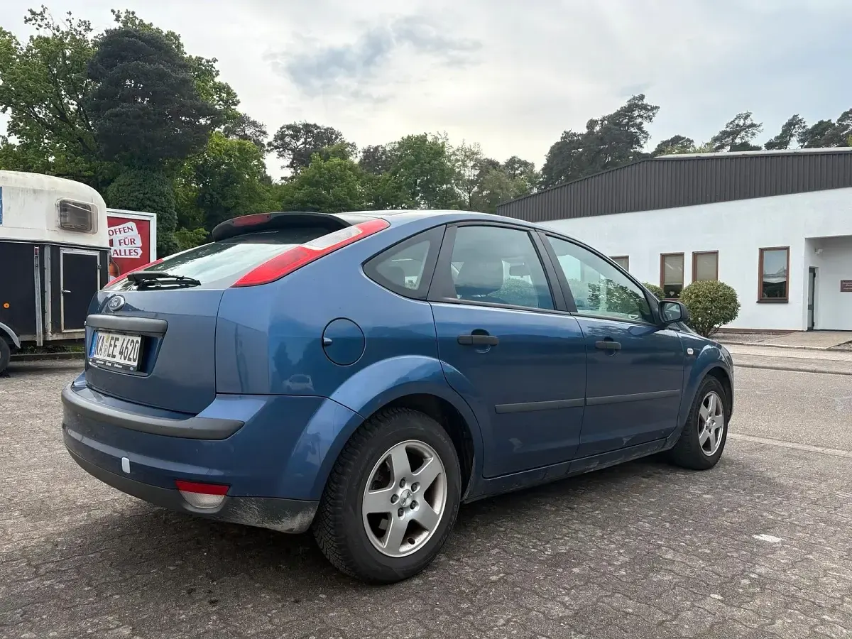 Gebraucht Ford Focus 101 PS (74 kW) 2006 Blau Limousine