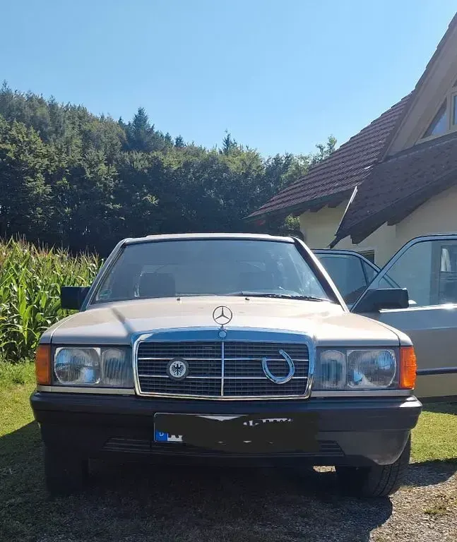 Gebraucht Mercedes 190 102 PS (75 kW) 1987 Gold Limousine